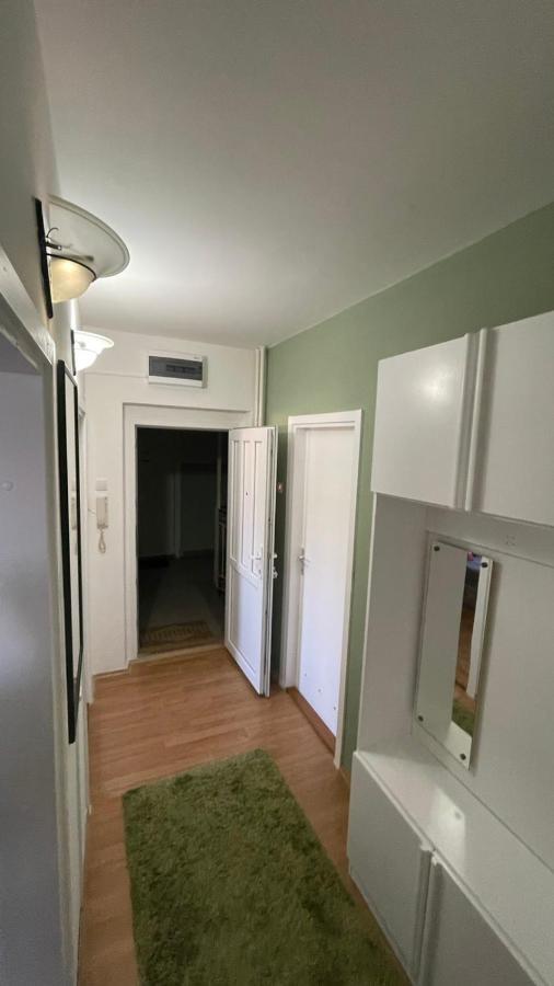 Апартаменты Apartman Jelena II Сремска-Митровица Экстерьер фото