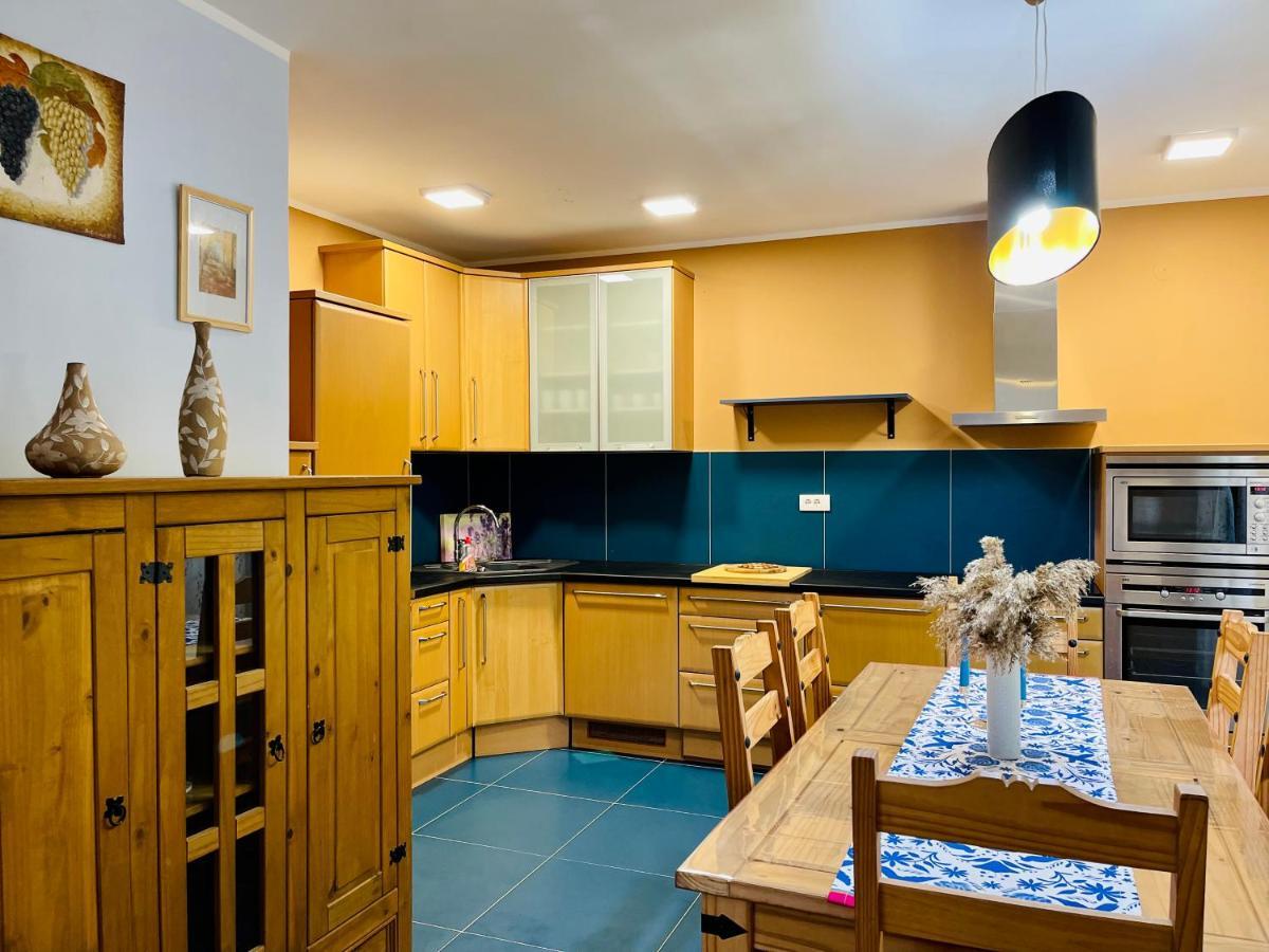 Апартаменты Apartman Jelena II Сремска-Митровица Экстерьер фото